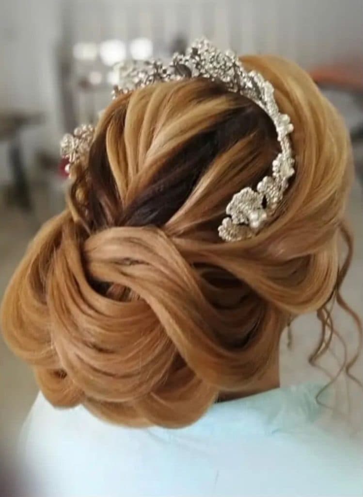 آموزشگاه و سالن زیبایی و مدرس گریم آرامیس در سورشجان شهرکرد