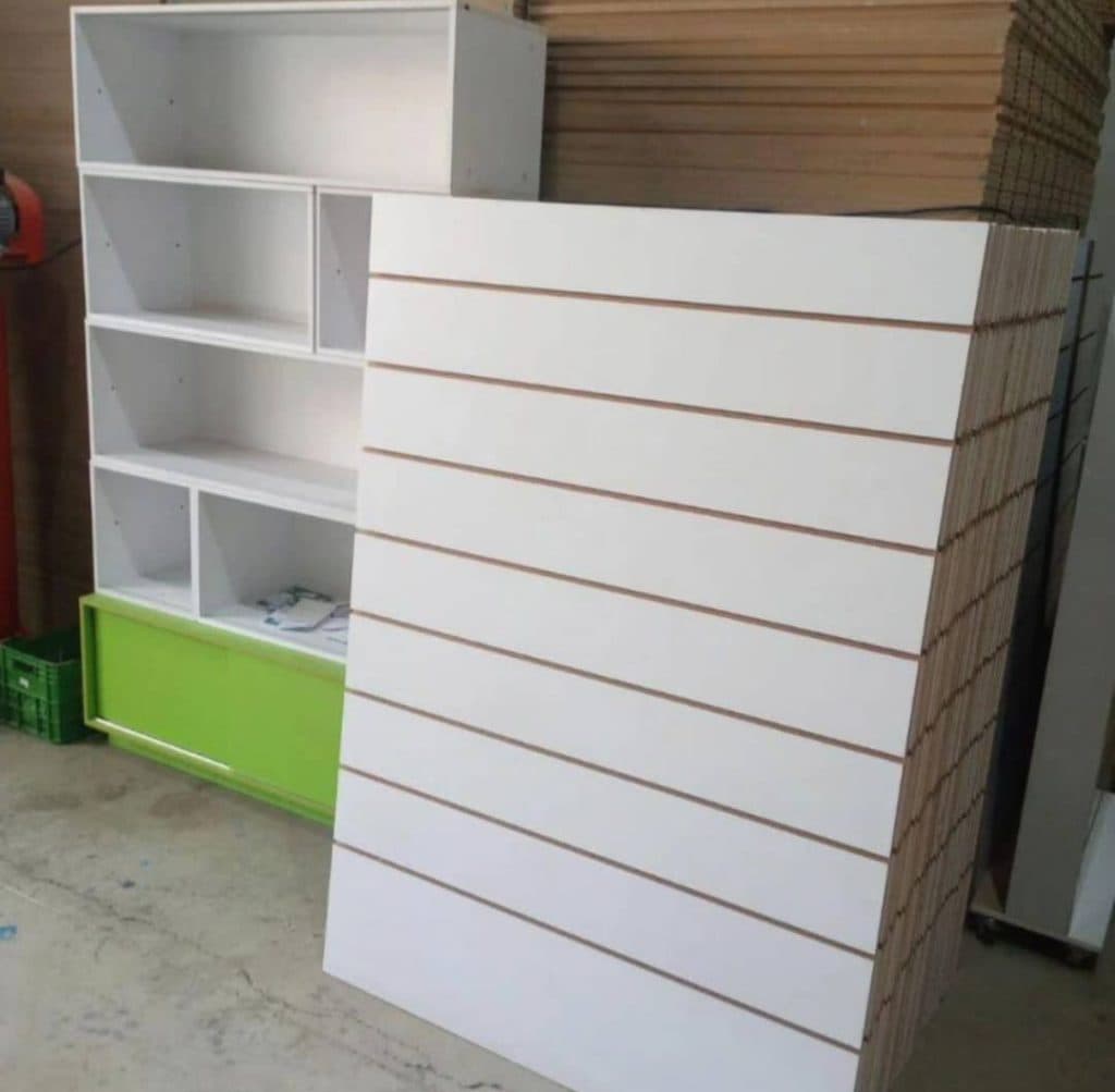 تولید رگال و قفسه و تجهیزات فروشگاهی کارخانه یاس متال مدرن در قم