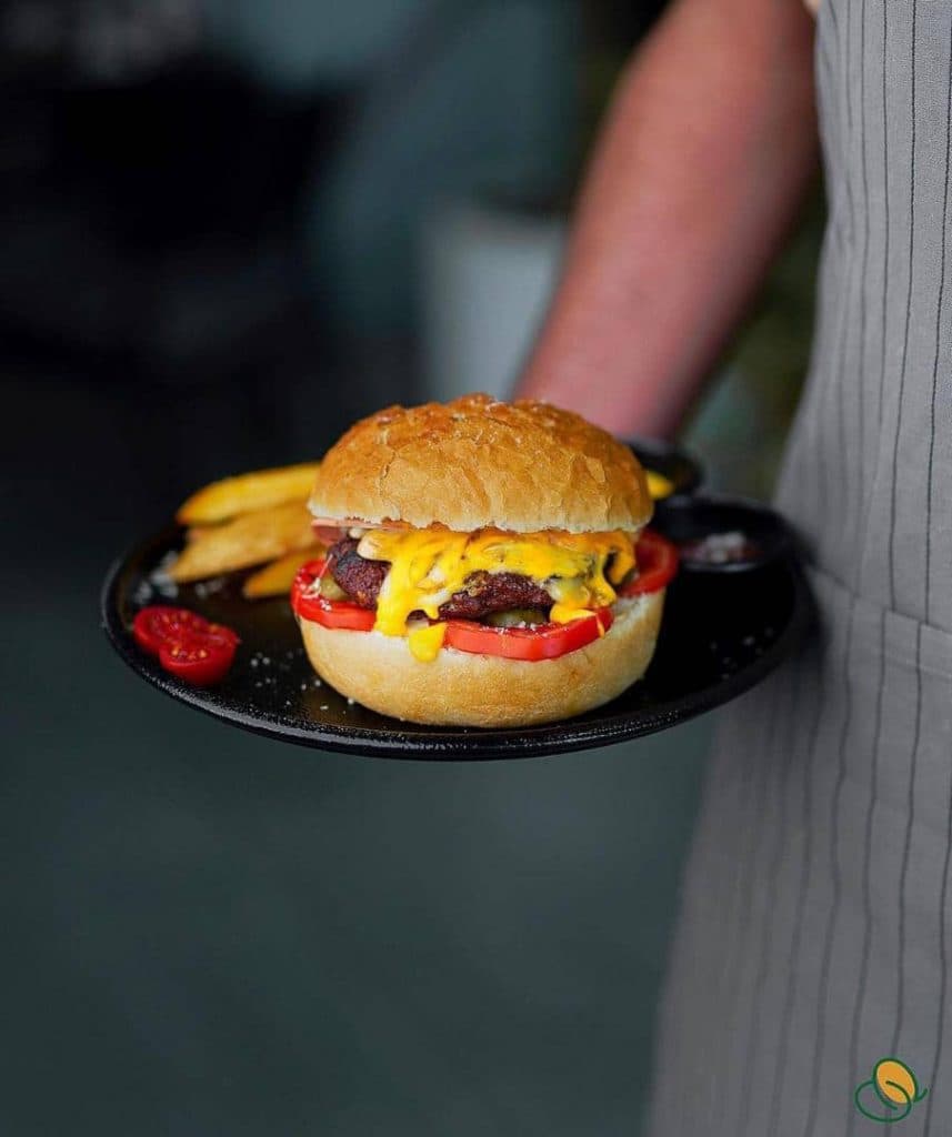 کافه فست فود سرنوشت در قائمشهر