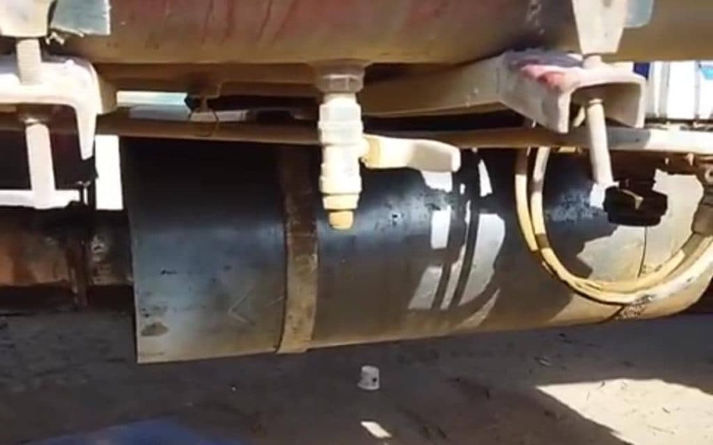 باکسازی ماشین سنگین شایق در پایانه بار یزد