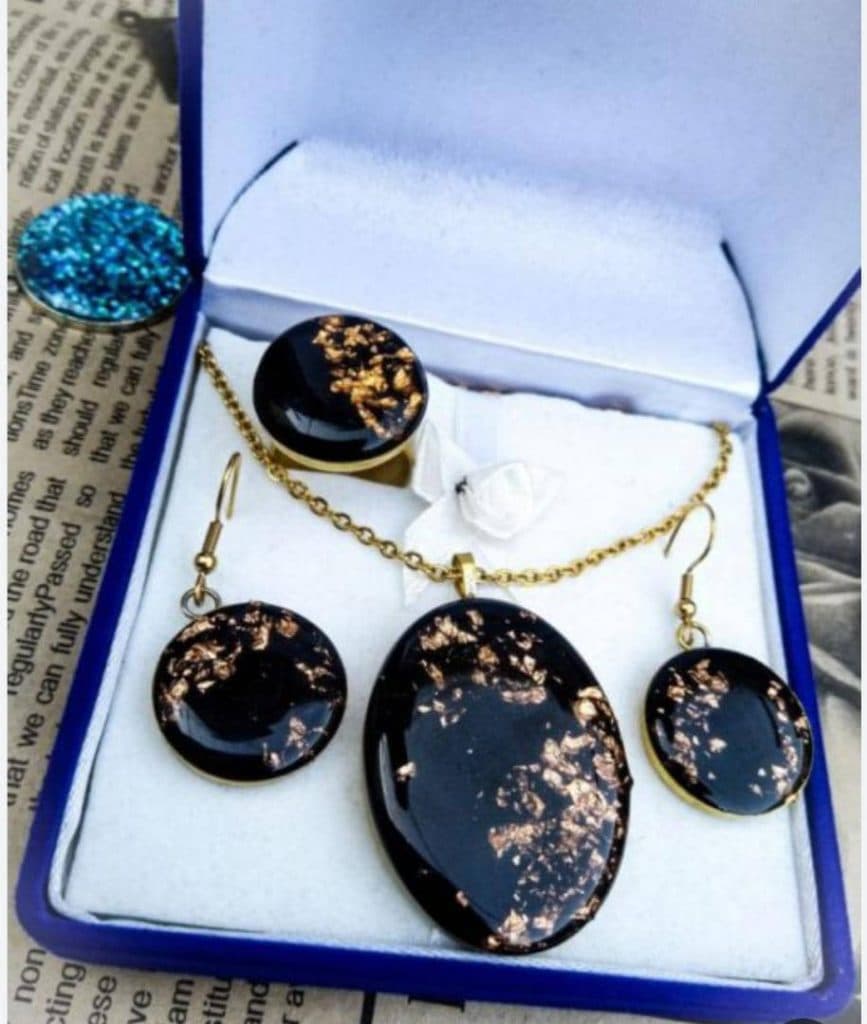 ساخت بدلیجات رزینی و سنگ و مهره عابدی در رشت