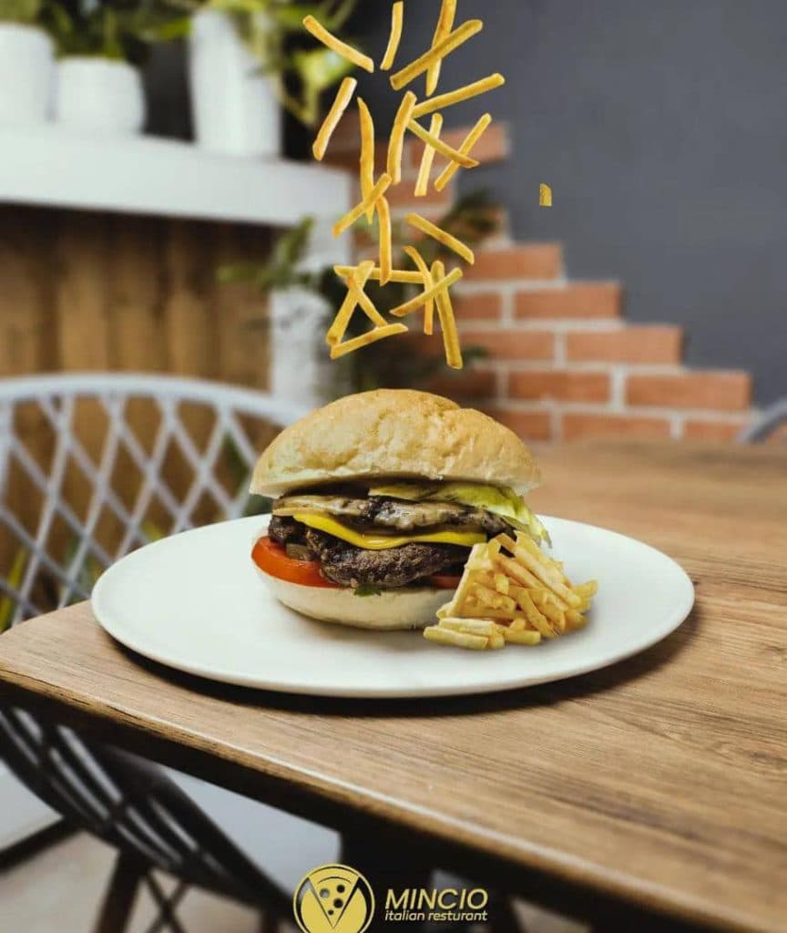 رستوران ایتالیایی و پیتزا مینچو در قائمشهر