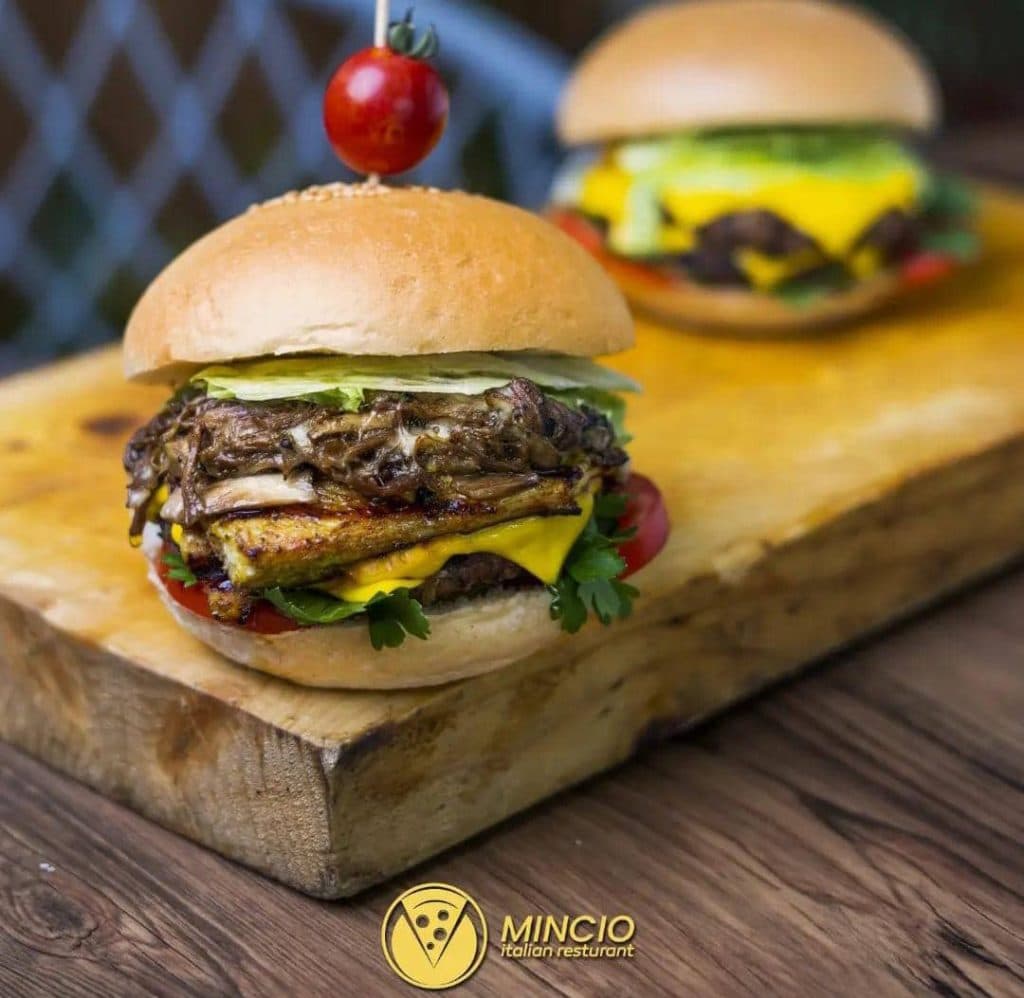 رستوران ایتالیایی و پیتزا مینچو در قائمشهر