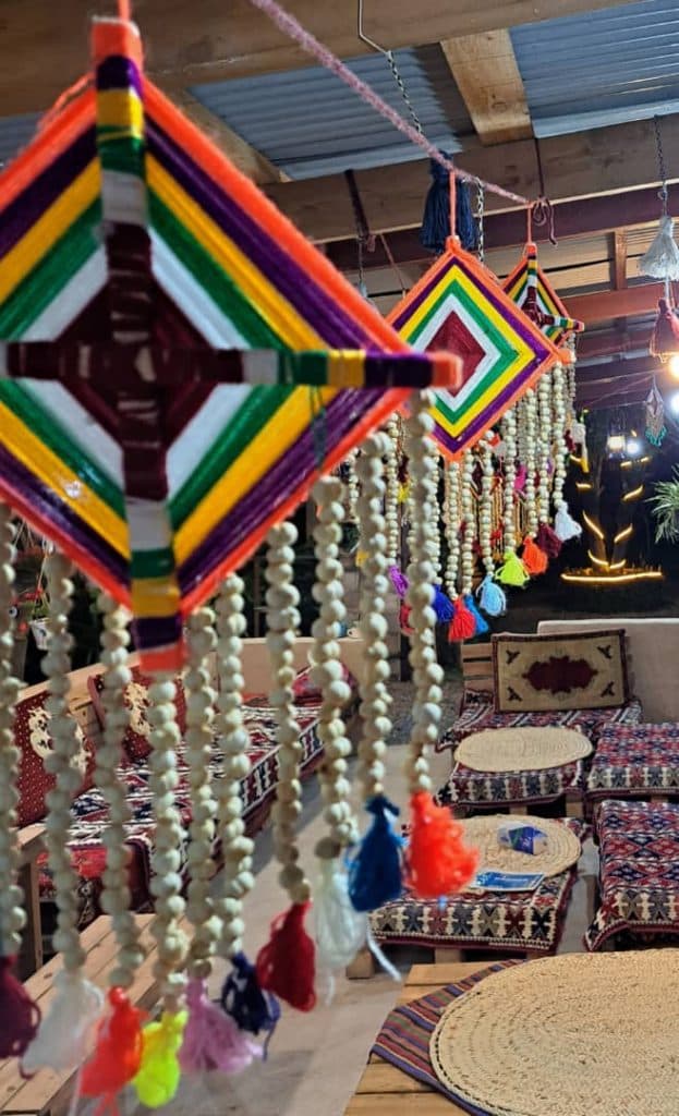 کافه رستوران سنتی همیشه بهار در صومعه سرا گیلان