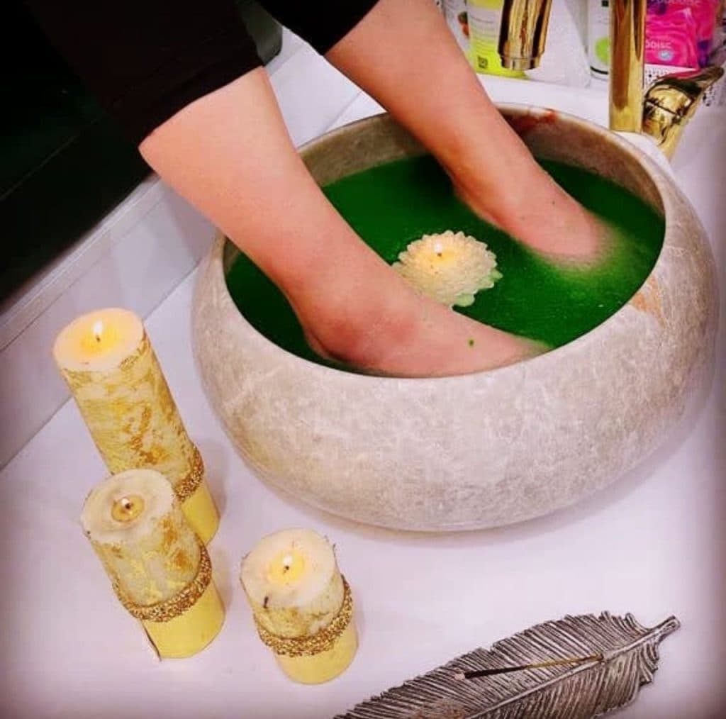 ماریا لری پور مدرس تخصصی پدیکور و پدولوژی در رفسنجان