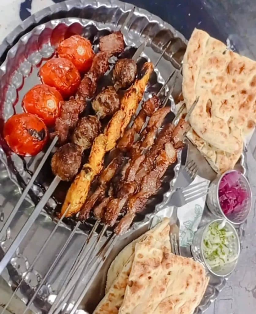 کبابسرا و بیرون بر شهر در بهبهان خوزستان