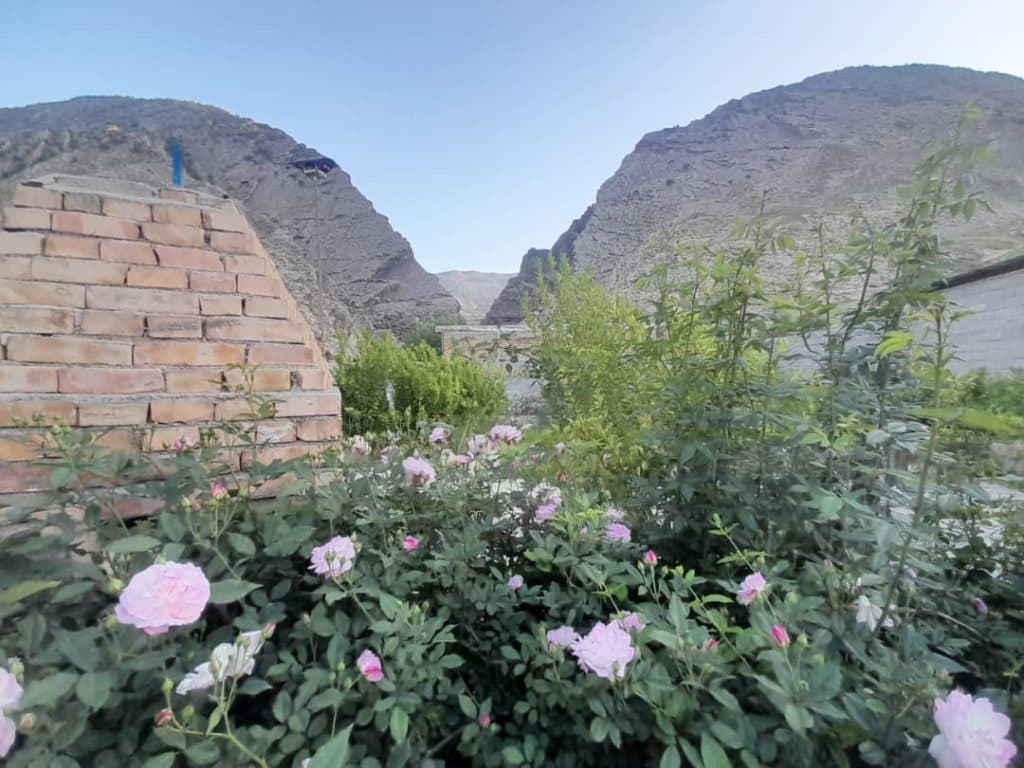 اقامتگاه بومگردی کهن دژ در دره شهر ایلام