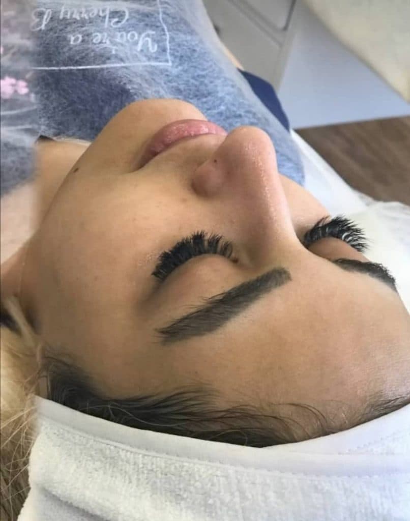 کلینیک تخصصی پوست و مو رامان در یزد