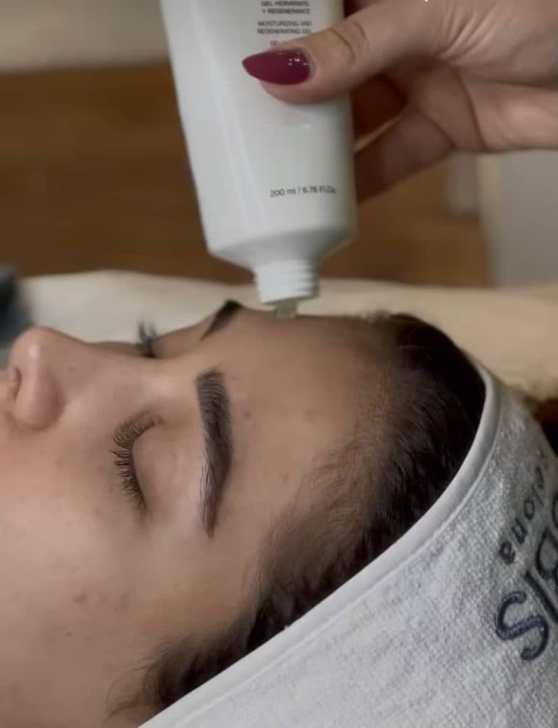 کلینیک تخصصی پوست و مو رامان در یزد