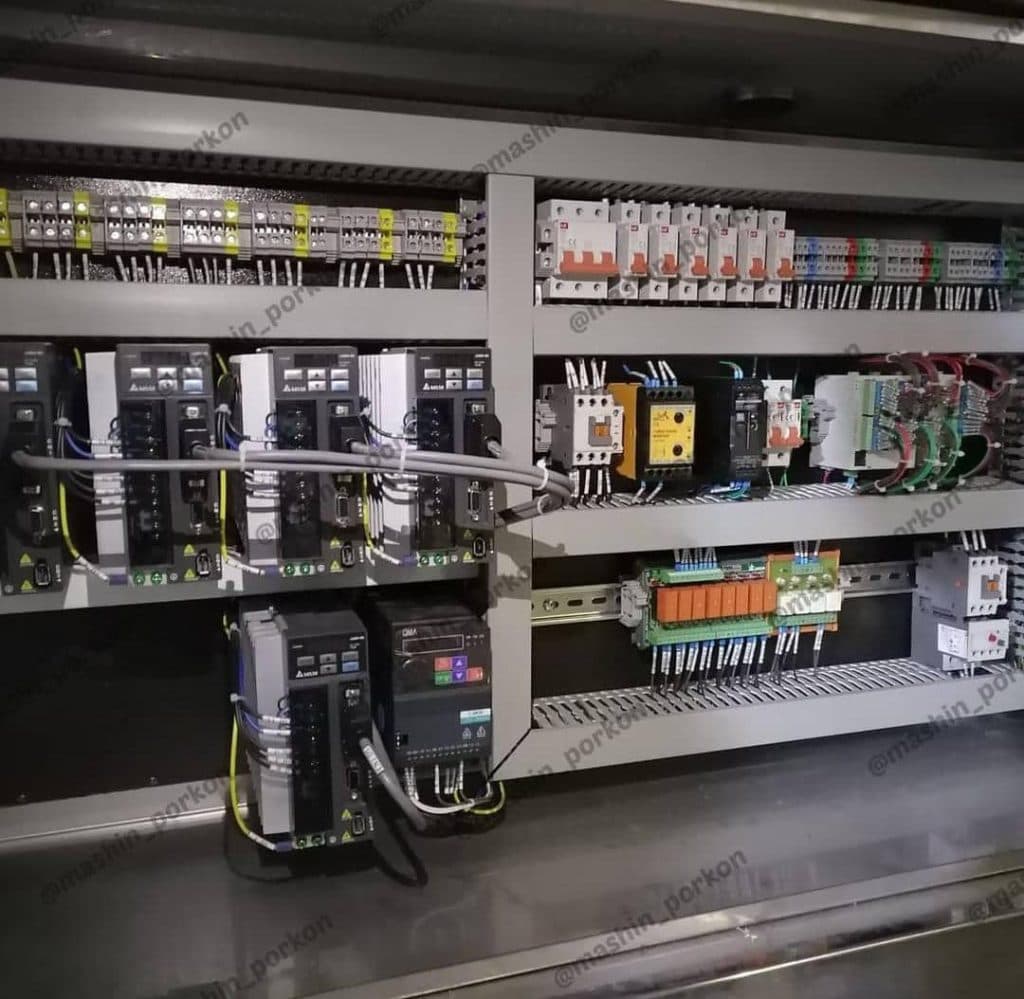 ساخت و تجهیز ماشین آلات بسته بندی مایعات آرستن در بومهن تهران