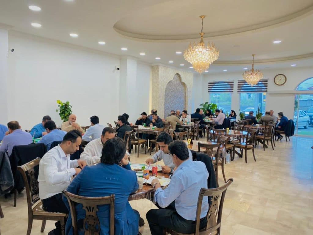 رستوران آراد در چمستان نور