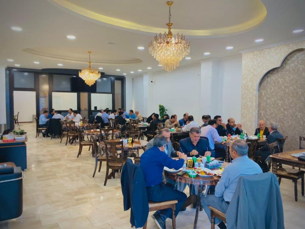 رستوران آراد در چمستان نور