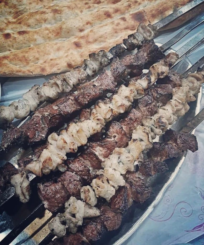 رستوران و کته کبابی بخور بخور در لاهیجان