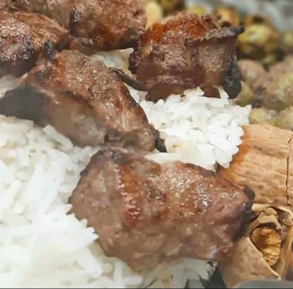 رستوران و کته کبابی بخور بخور در لاهیجان