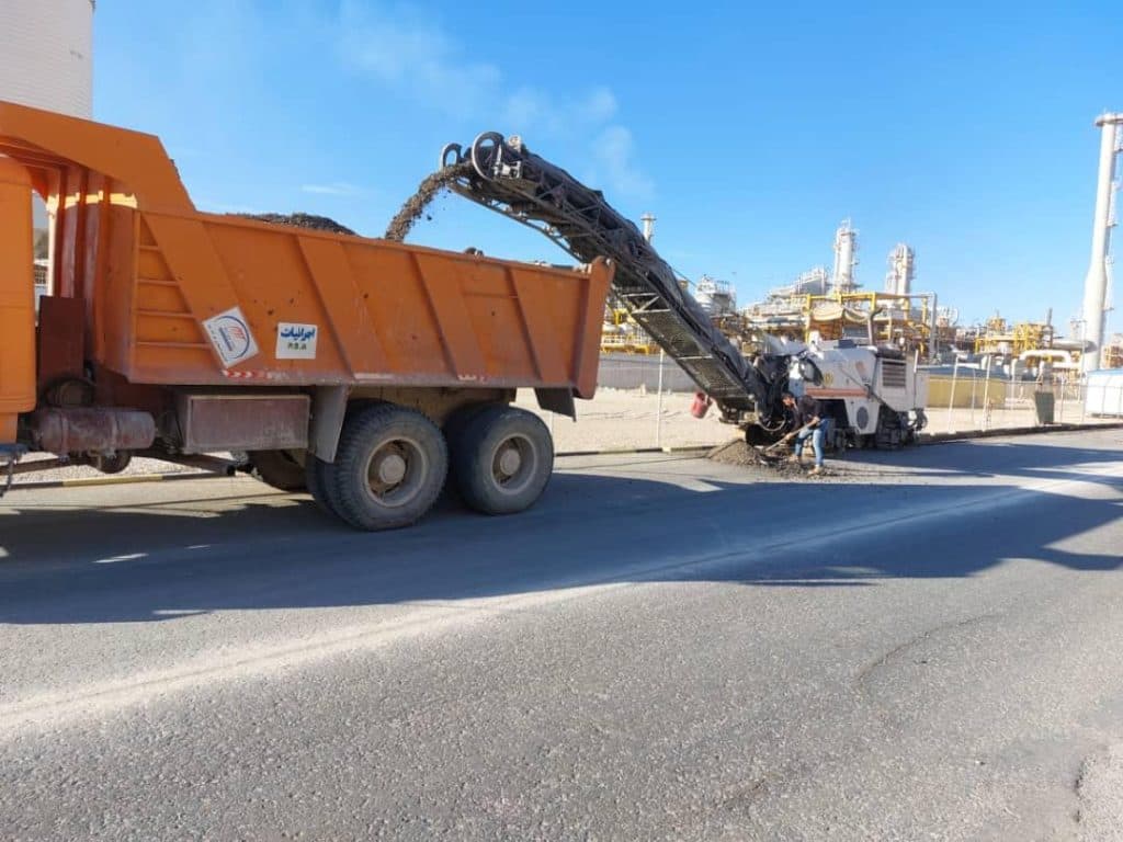 کارخانه آسفالت در جم عسلویه