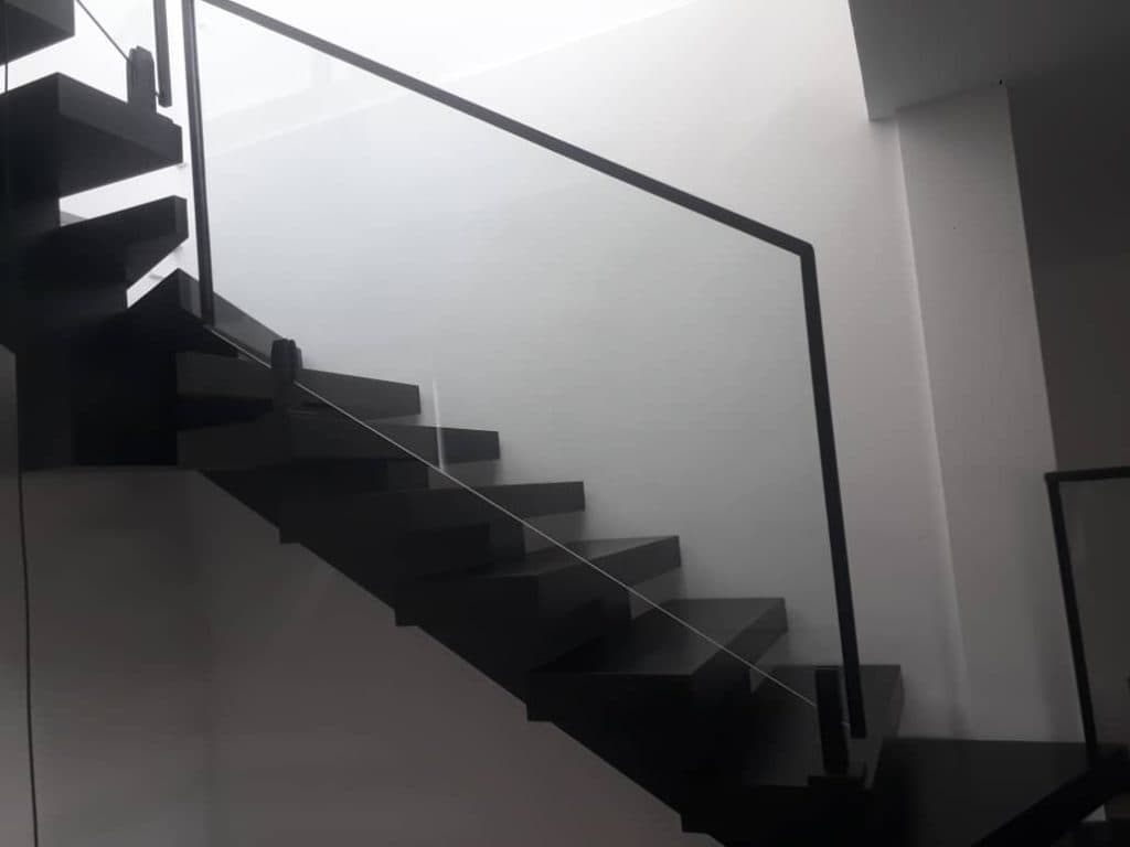 خدمات کرکره برقی درب اتوماتیک و پنجره upvc نماسازان ایده آل در تهران