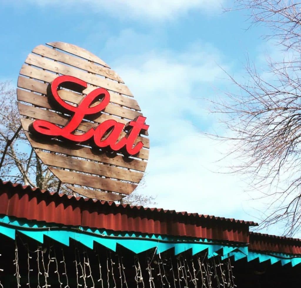 کافه رستوران لت در نوشهر