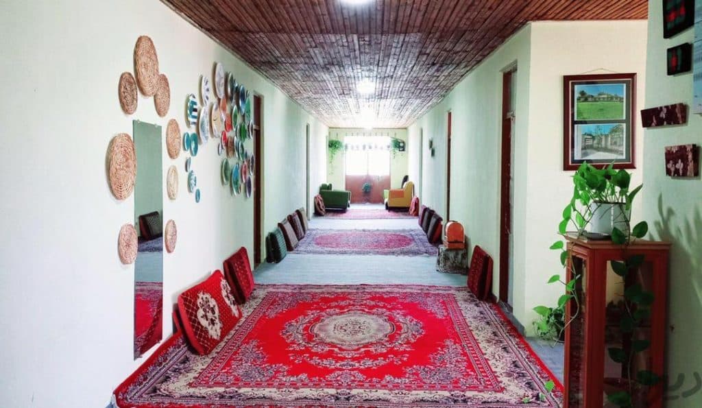اقامتگاه بومگردی هفت محل باغ دیلمون در لاهیجان