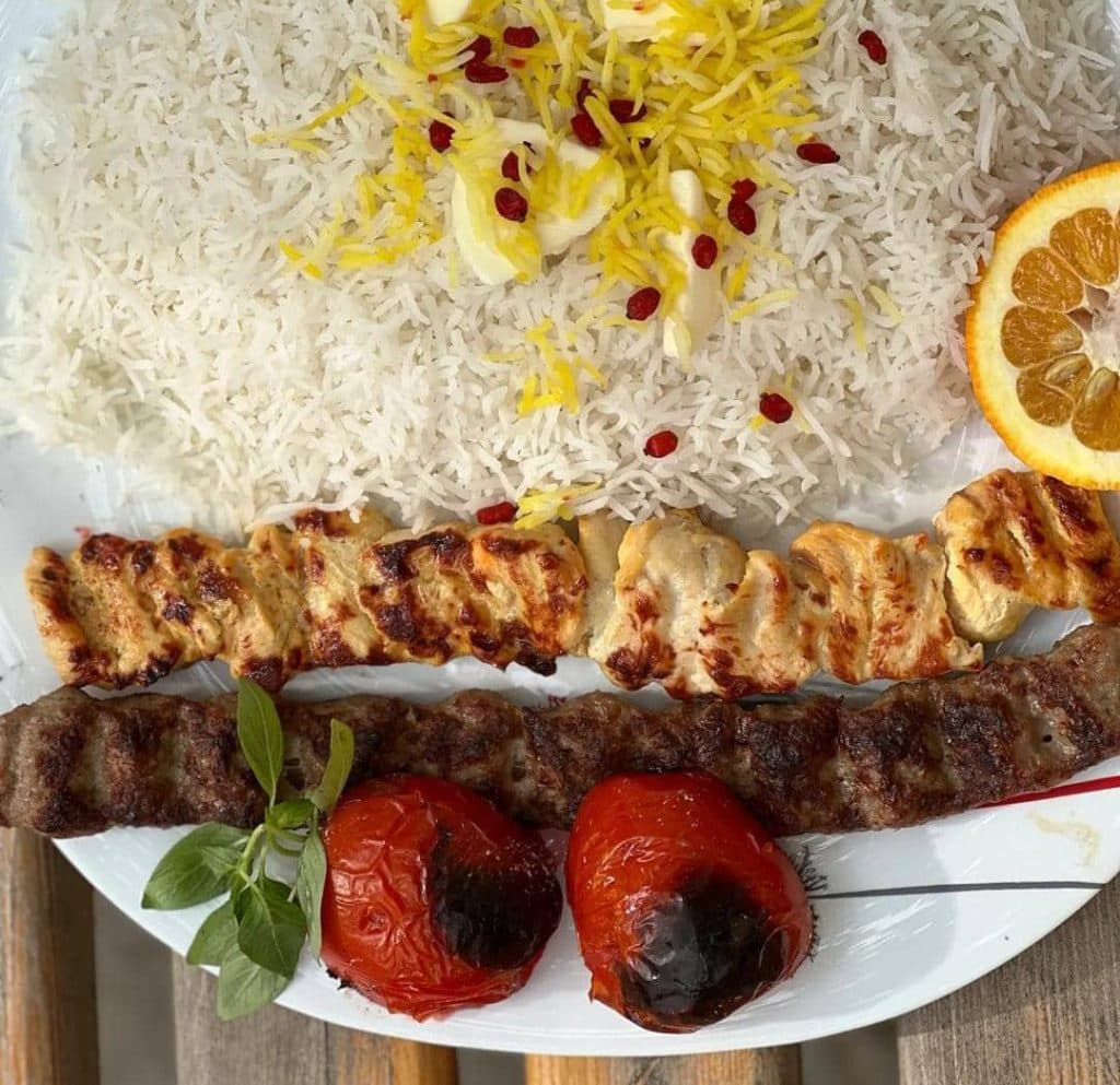 رستوران و کترینگ بیرون بر امیرحسین در اهواز