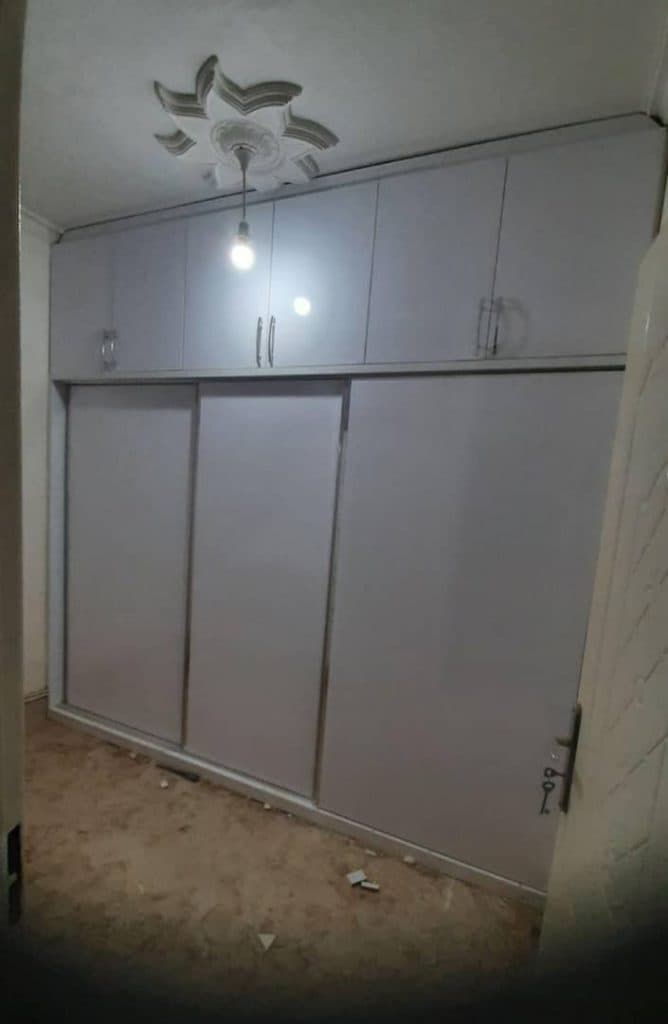 تولید و نصب کابینت آشپزخانه و کمد دیواری حسن زاده در مرند آذربایجان