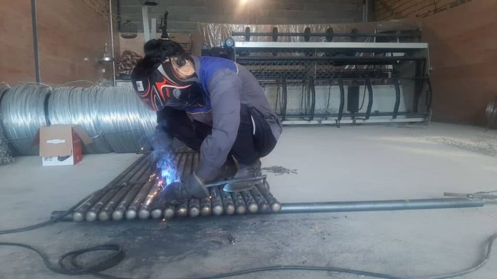 تولید و فروش پایه فنس سیم گالوانیزه فنس بافت در بروجن