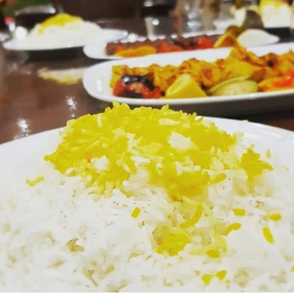 مجتمع خدمات رفاهی باغ ایرانی در بزرگراه اردکان نایین