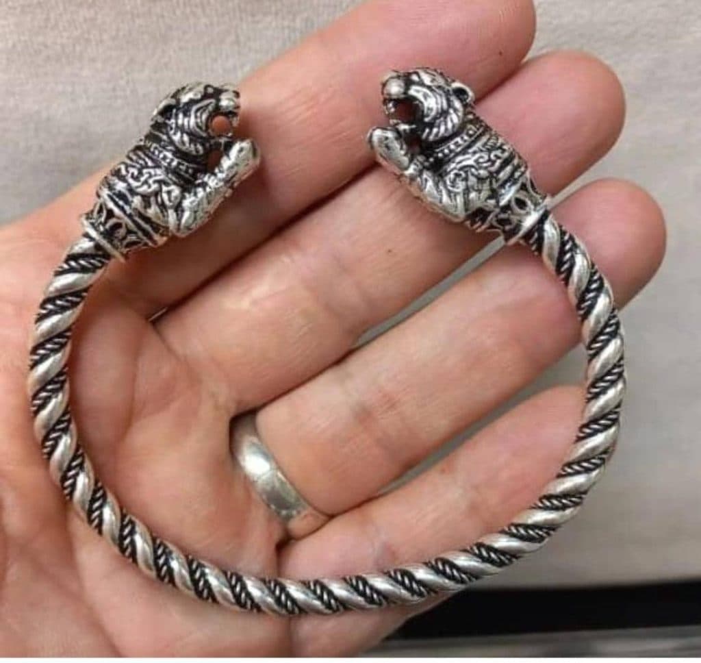 فروشگاه ساعت و اجناس کلکسیونی آرین واچ در بندر انزلی