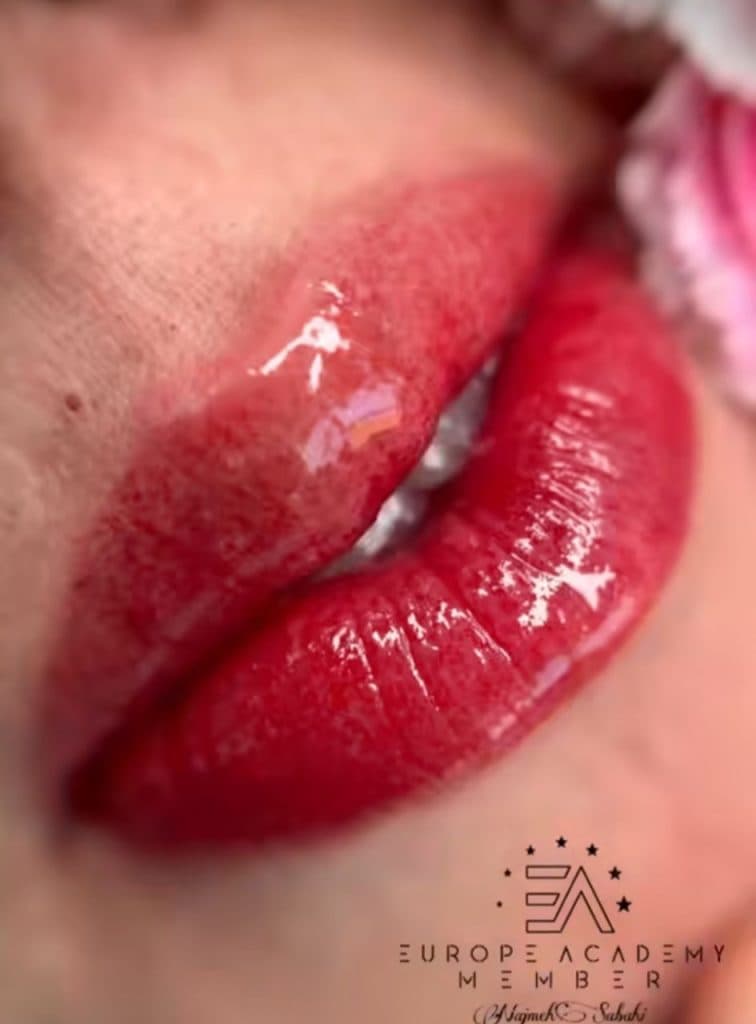 مرکز تخصصی میکروبلیدینگ ابرو و ریموو تتو نجمه صباحی در کرمان