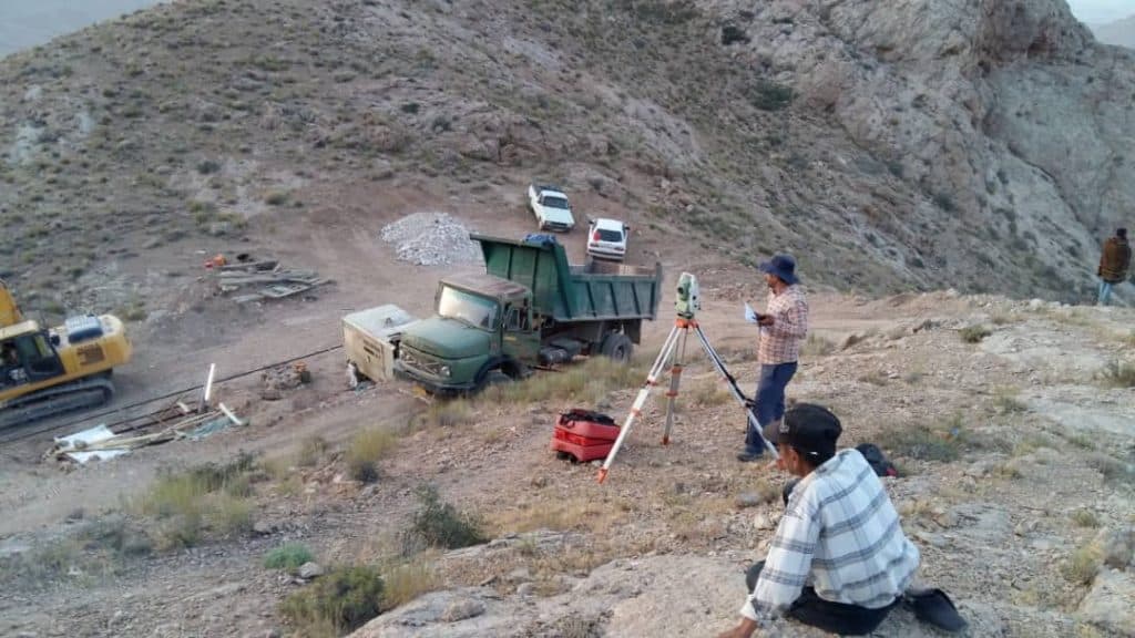 تولید و فروش سنگ فلورین هماتیت دلومیت آهک بنائیان در دامغان