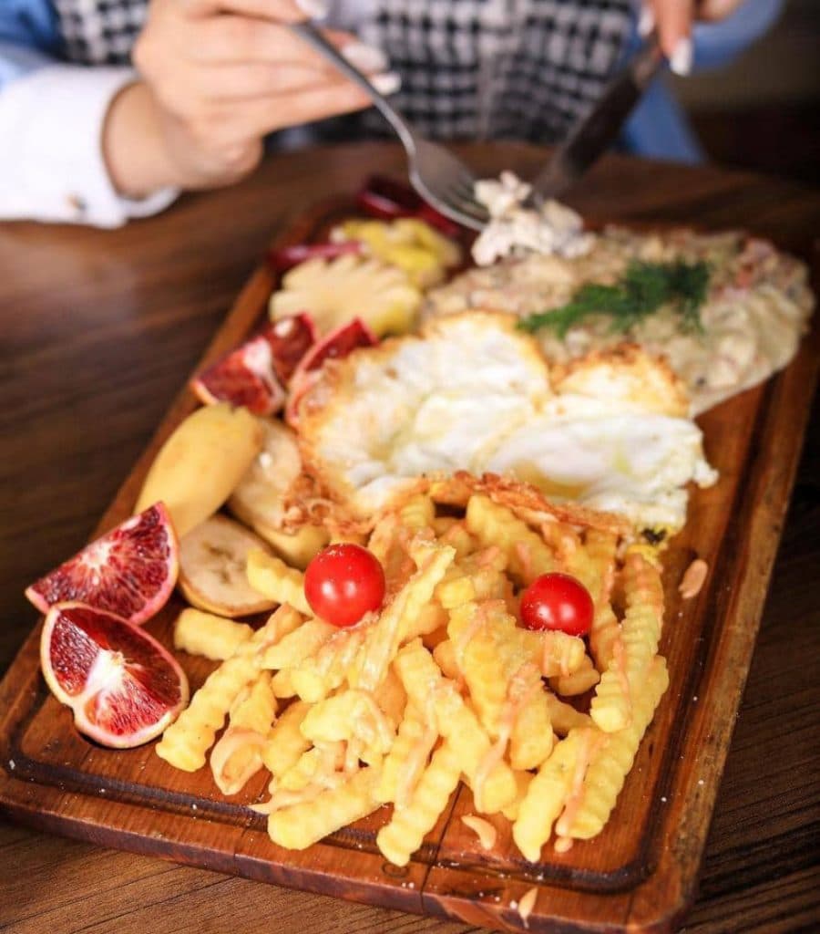 کافه رستوران ماه آبی در گرگان گلستان