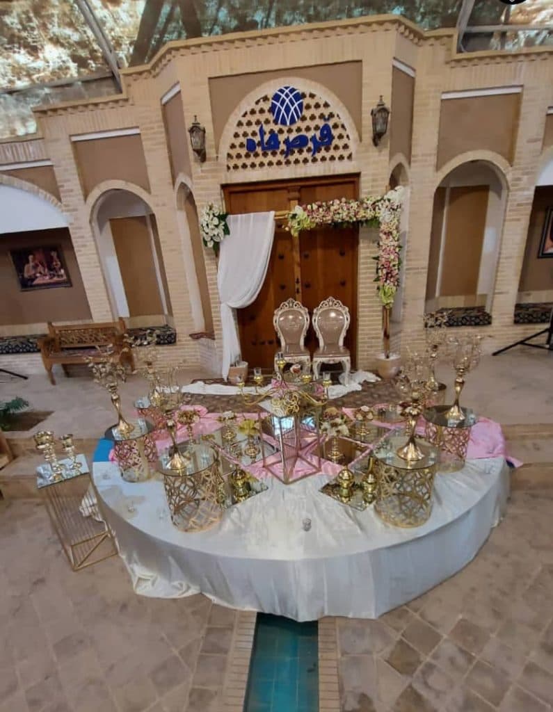 تالار رستوران سنتی قرص ماه در آران و بیدگل کاشان