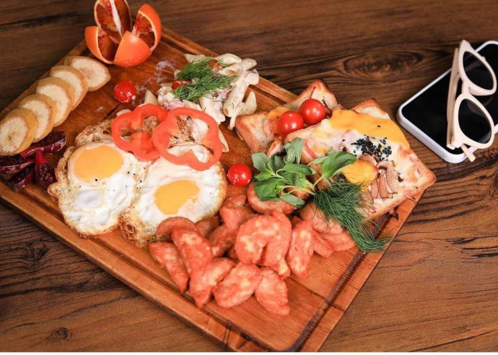 کافه رستوران ماه آبی در گرگان گلستان