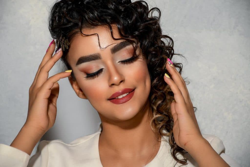 آموزش و خدمات تخصصی میکاپ عروس فرح اسدالله پور در رفسنجان