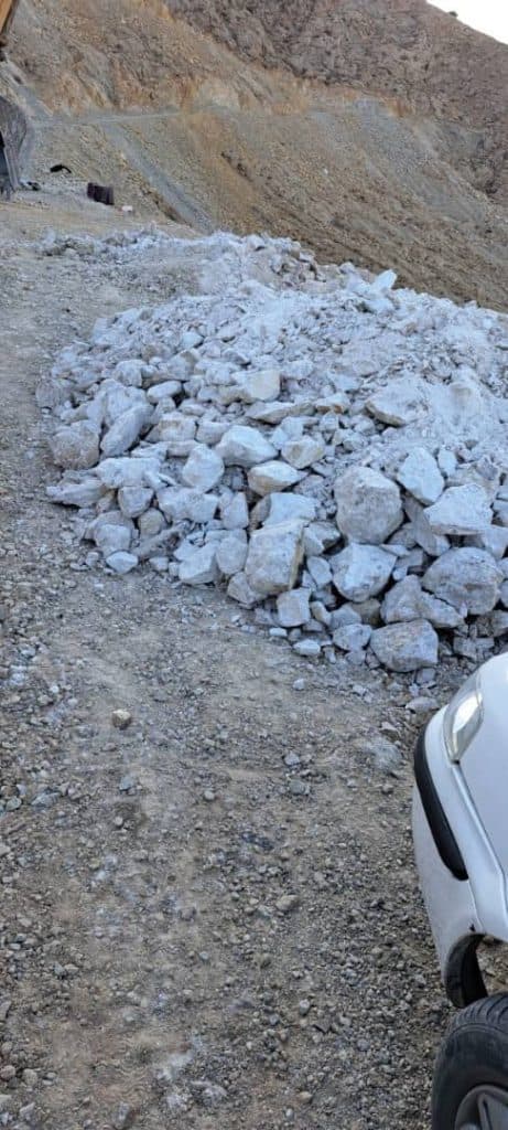 تولید و فروش سنگ فلورین هماتیت دلومیت آهک بنائیان در دامغان