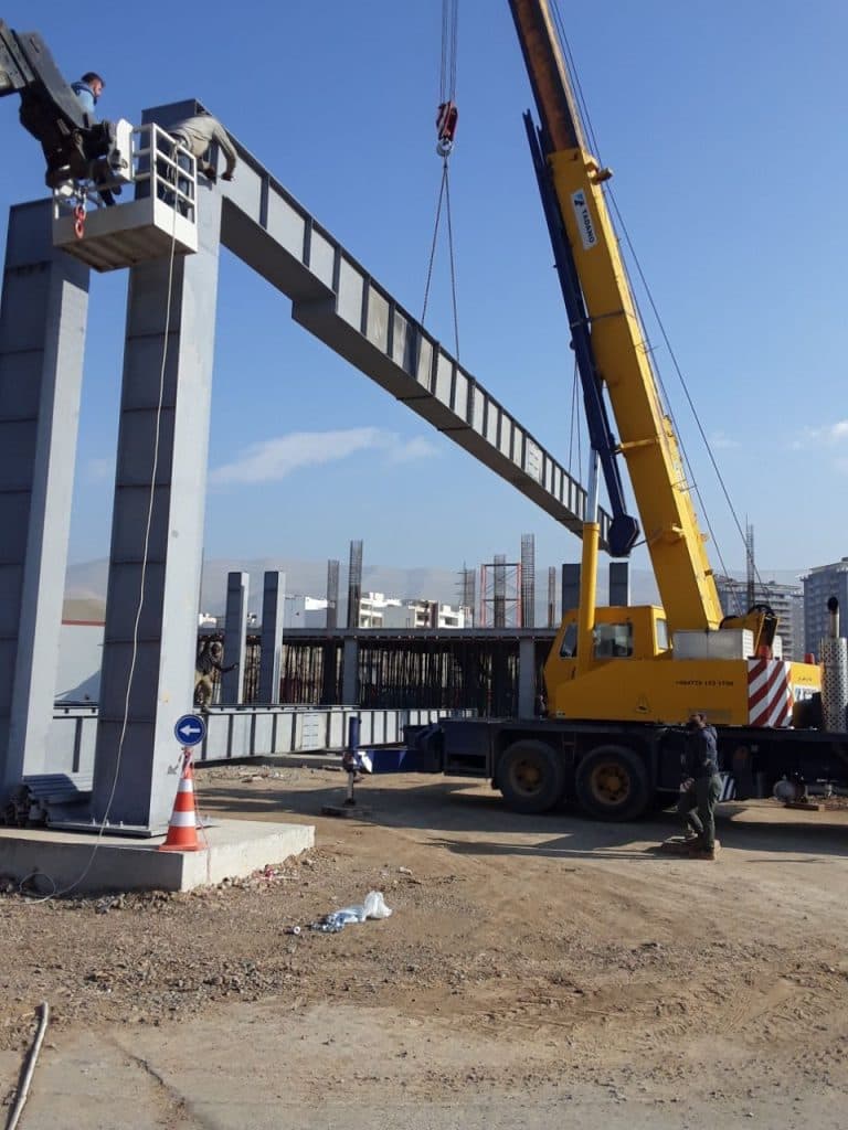 تولید و ساخت تمام سازه های فلزی قصر کورد در ساوه