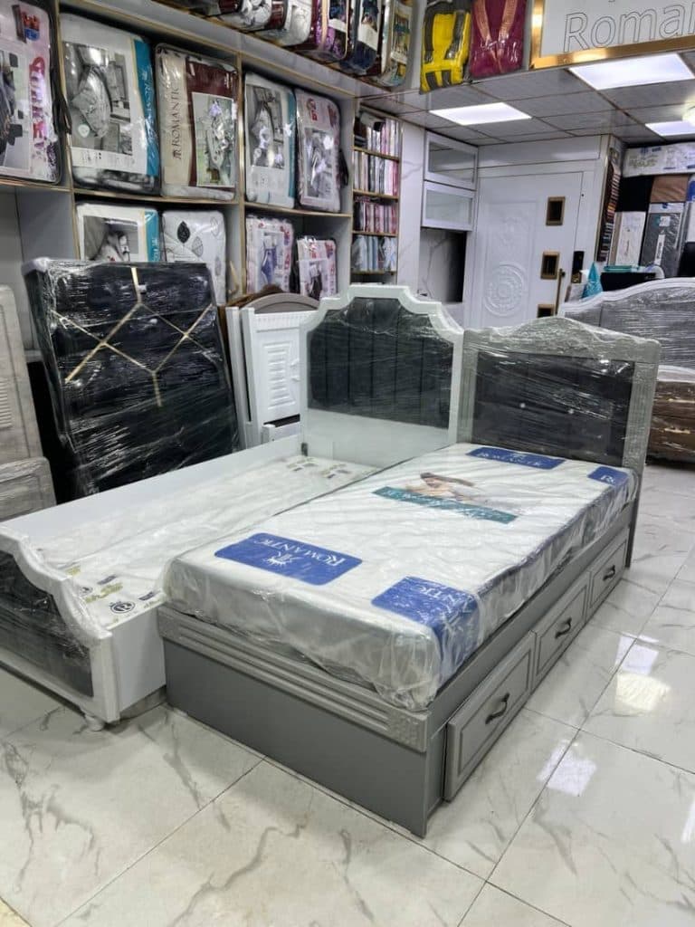 فروشگاه تشک رمانتیک و رویال عزت دوست در فومن
