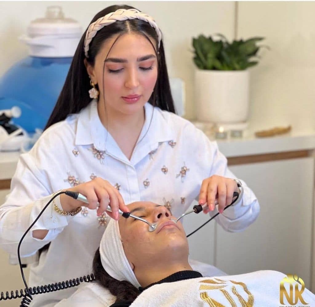 آموزش و خدمات تخصصی پوست نیلوفر کیانی در قیطریه تهران