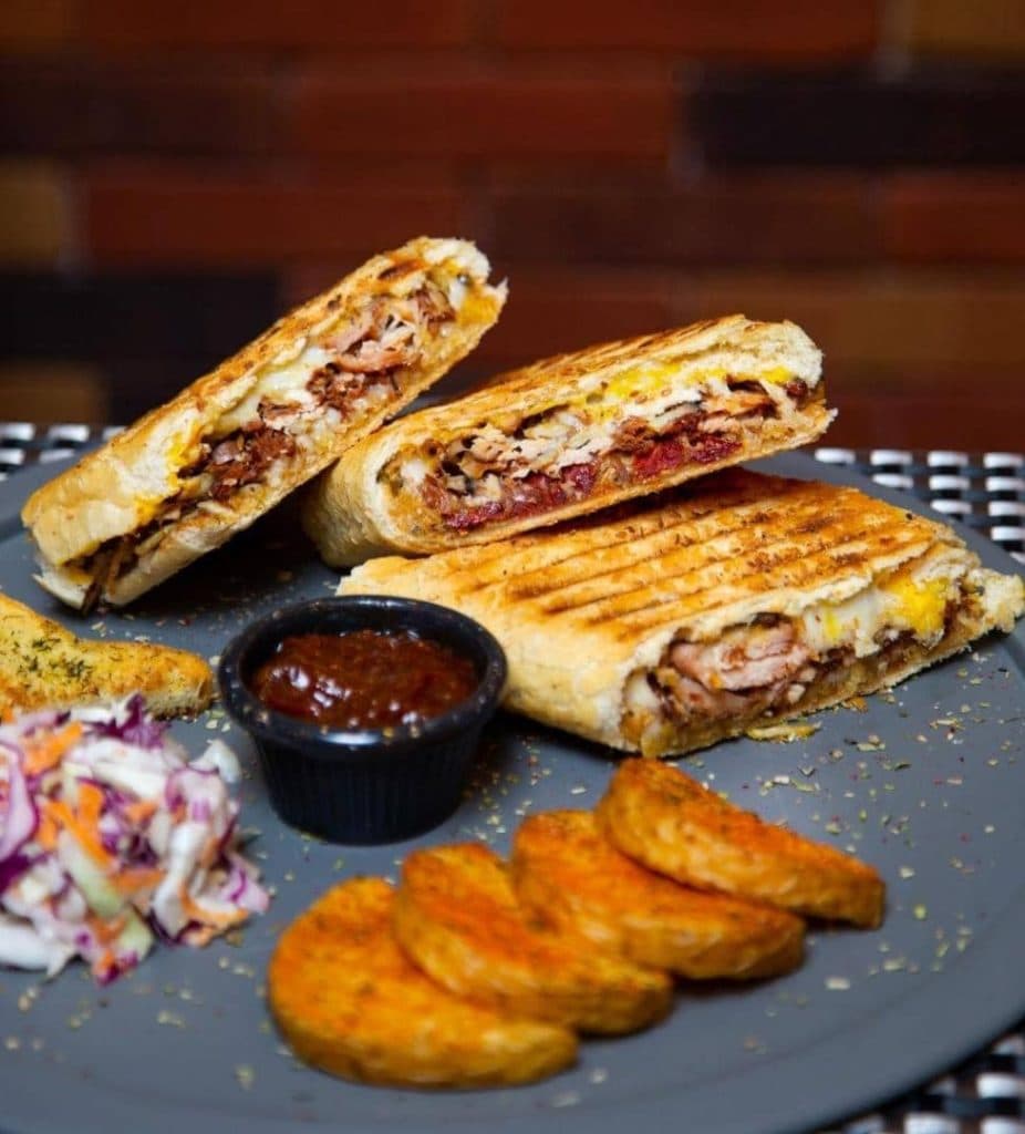 رستوران و فست فود ناتلی در دزفول