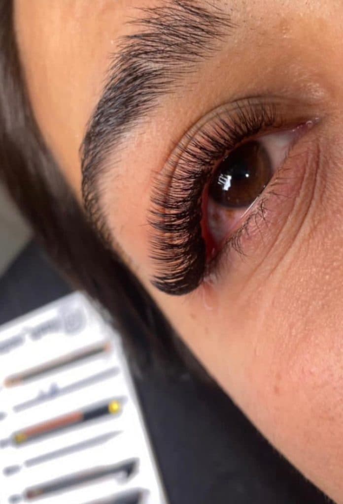 آموزش و خدمات تخصصی اکستنشن مژه والیوم فرح اسدالله پور در رفسنجان