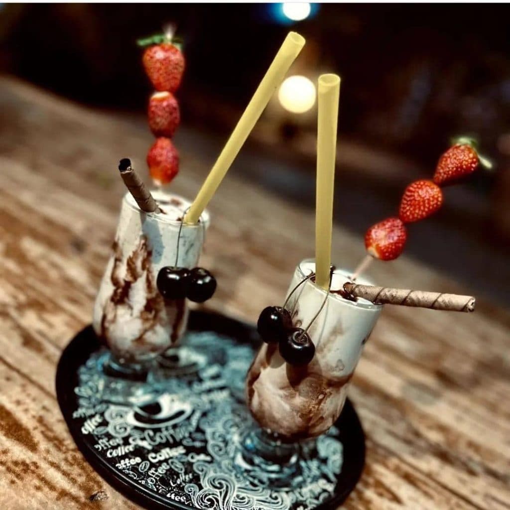 کافه باغ شمرون در یزد