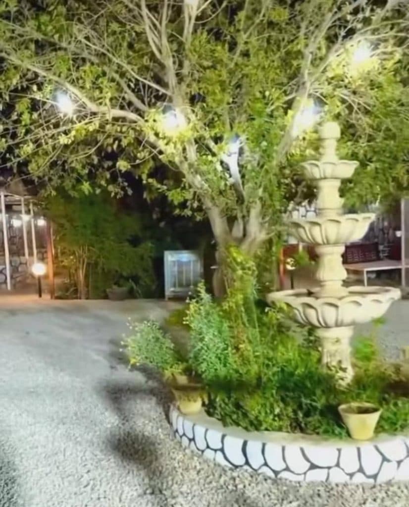 کافه باغ شمرون در یزد