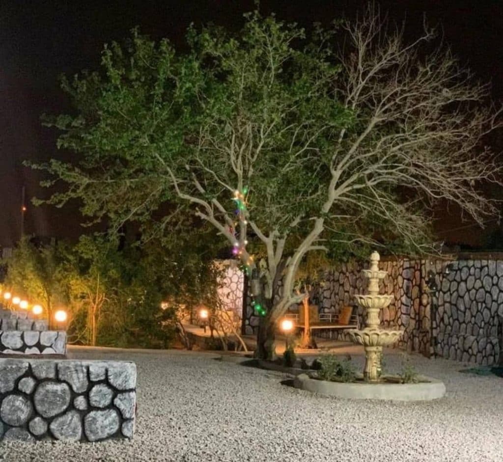 کافه باغ شمرون در یزد