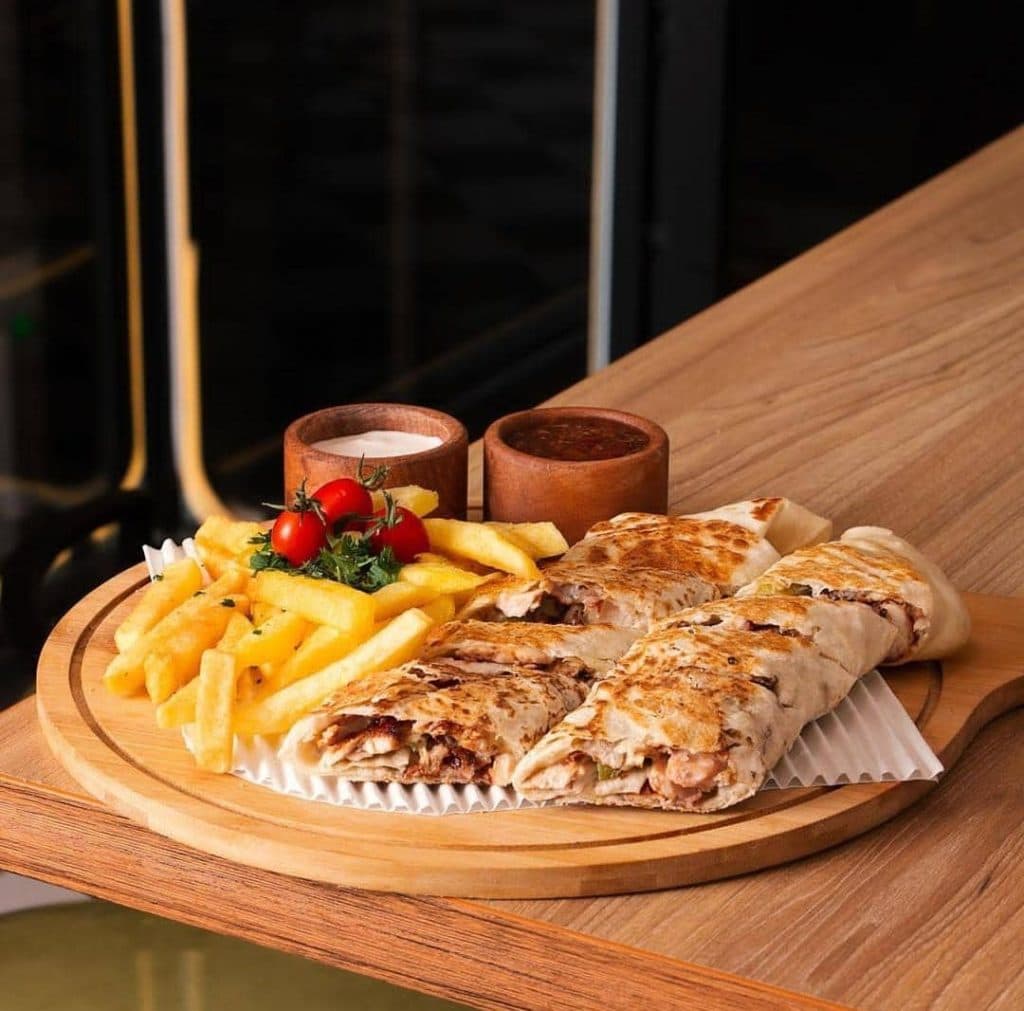 رستوران شاورما پنگوئن در قم