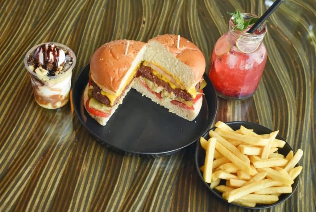 فست فود پیتزا آتش در آبادان