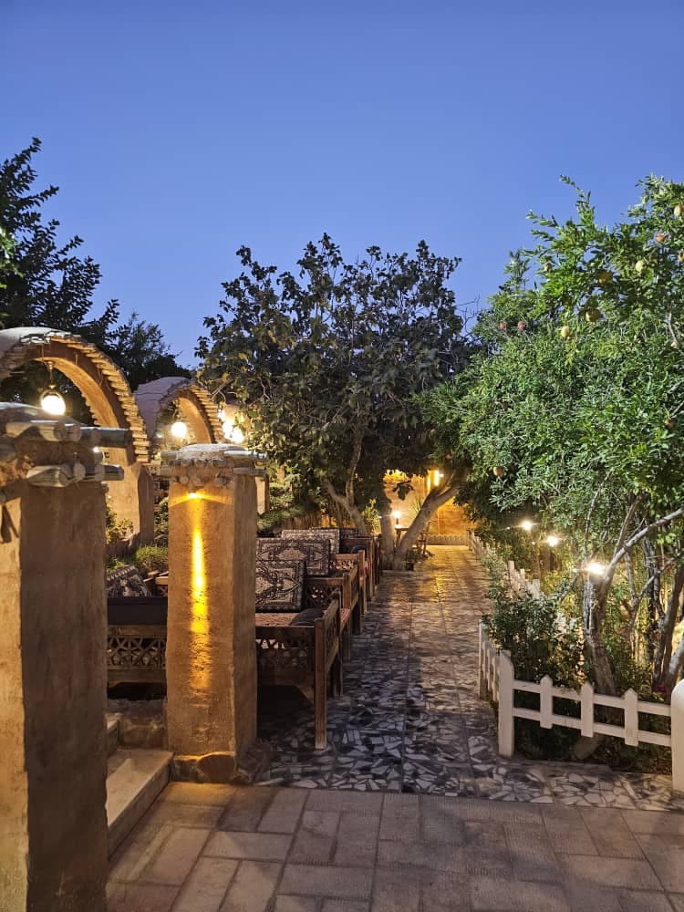 مجموعه رستوران سنتی و کافی شاپ پادراک در معالی آباد شیراز