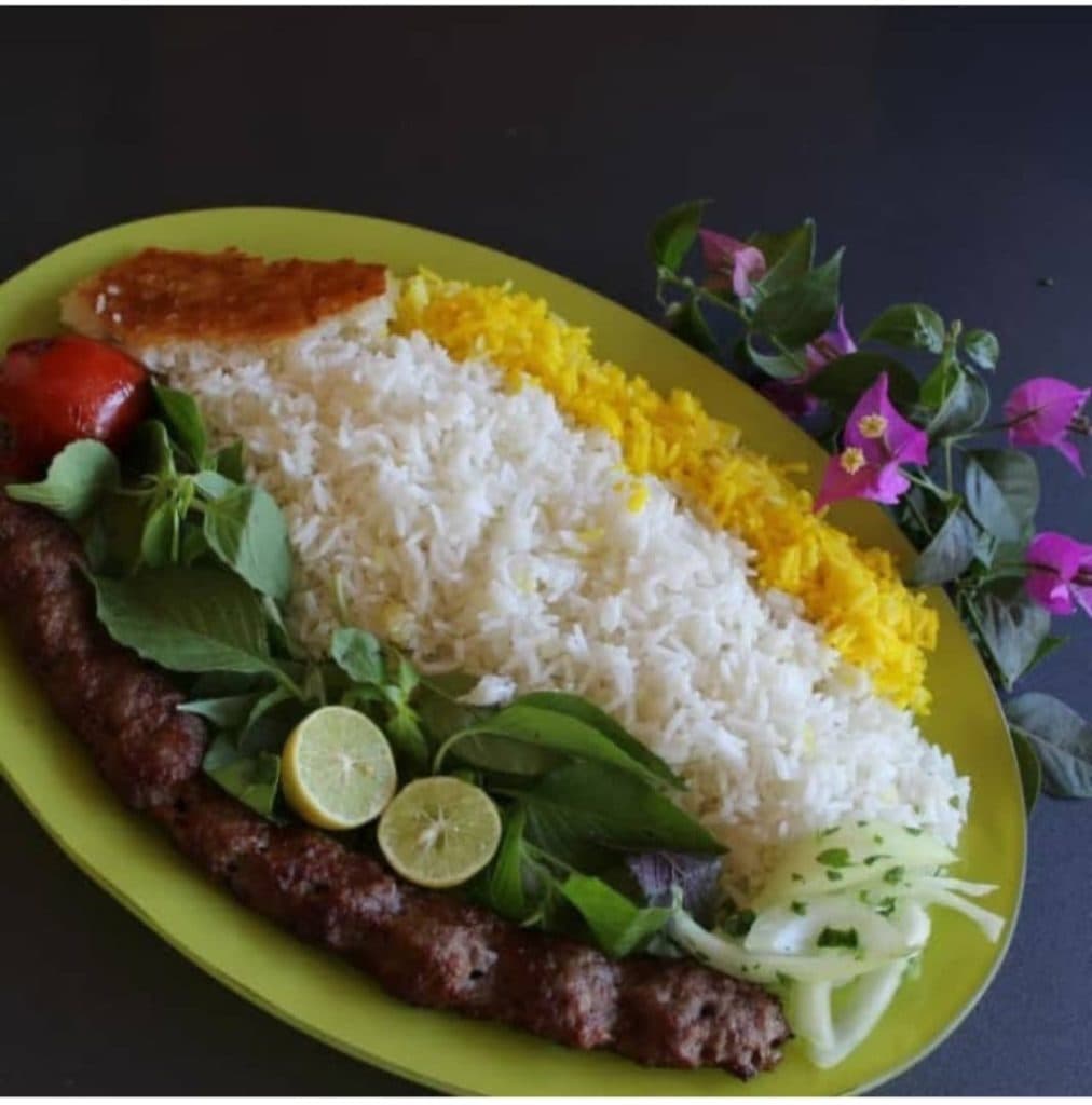 تهیه غذا و بیرون بر هامور در جم بوشهر