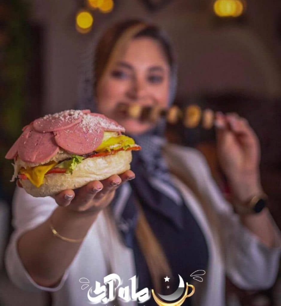 کافه رستوران ماه آبی در گرگان گلستان