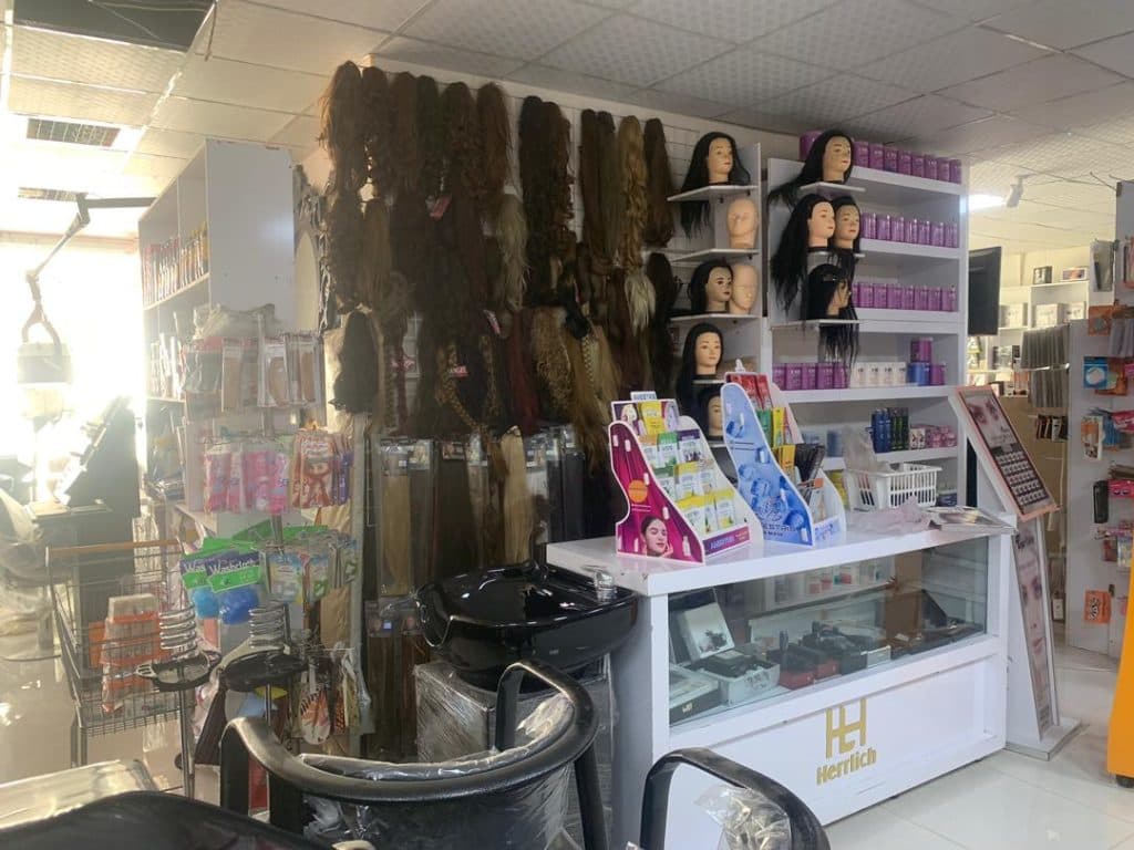 فروشگاه آرایشگاهی و بهداشتی لوکس شجری در کاشان