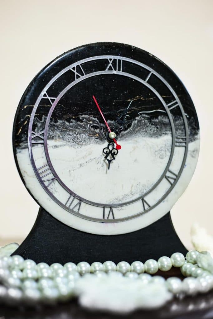 آموزش و فروش ساعت و جهزیه عروس و کیف رزینی رسپینا در تهران