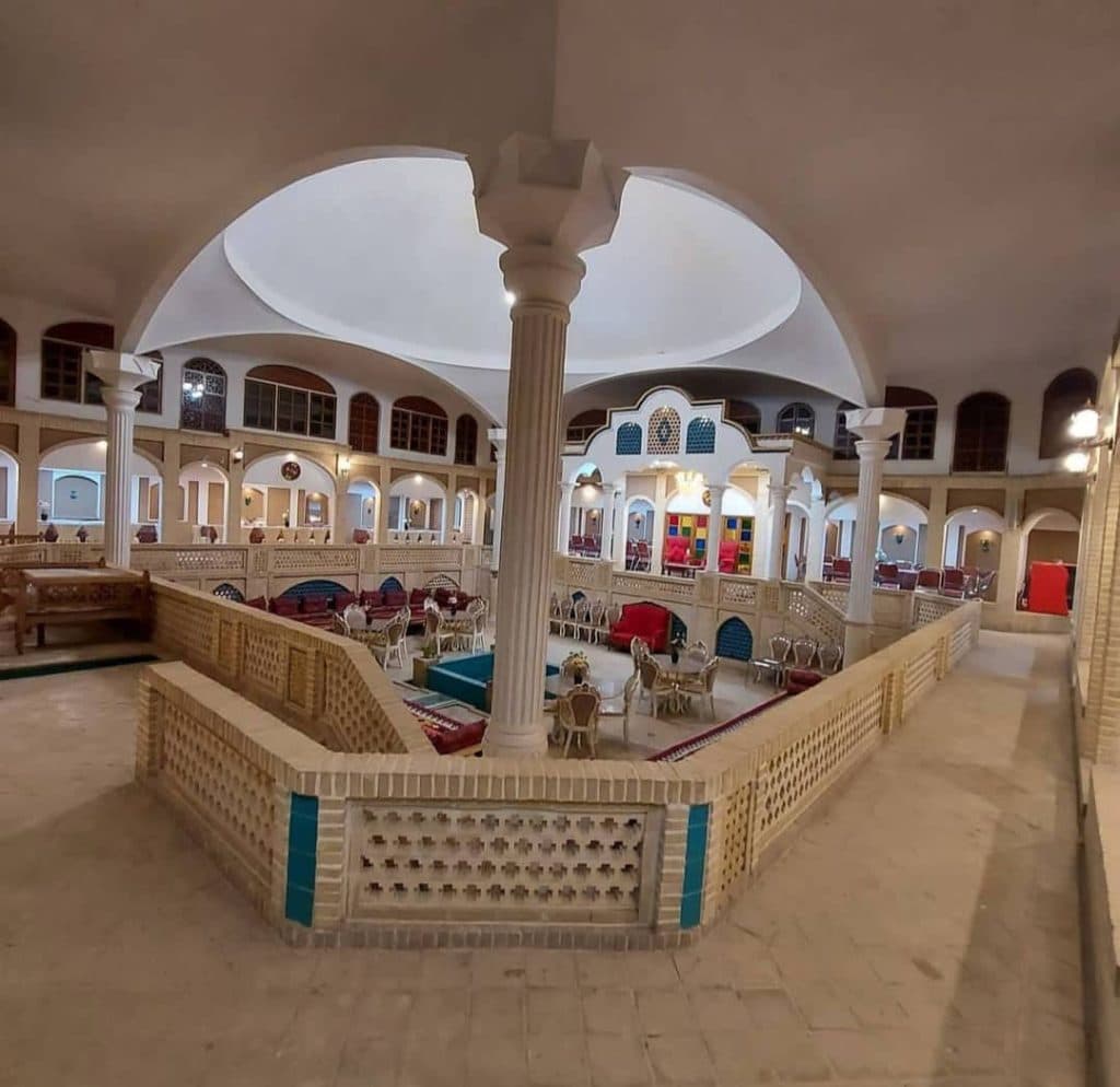 تالار رستوران سنتی قرص ماه در آران و بیدگل کاشان